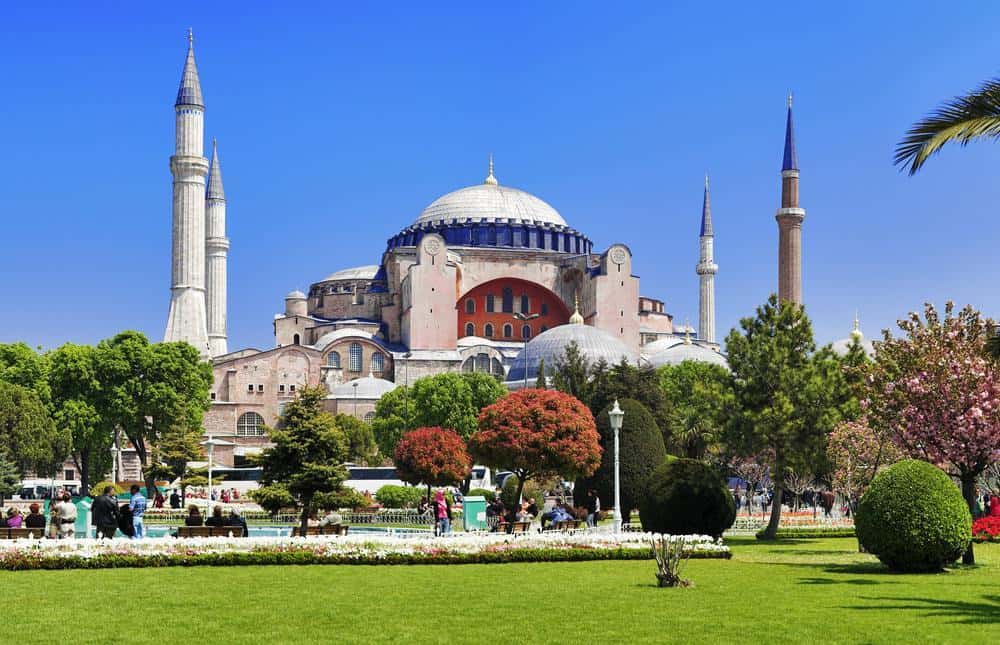 Istanbul Travel Guide: Explore History & Culture