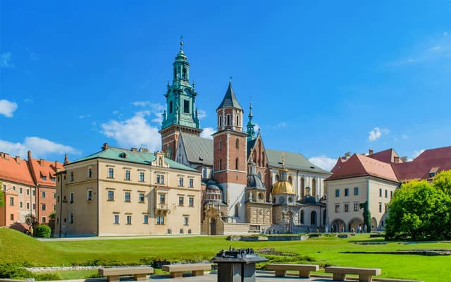 Wawel Castle, Cathedral & Wieliczka Salt Mine Guided Tour with Lunch