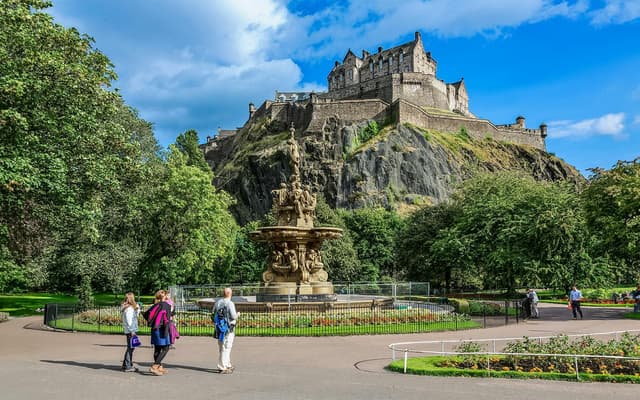 Edinburgh Castle and Royal Mile Guided Tour and Entry Ticket