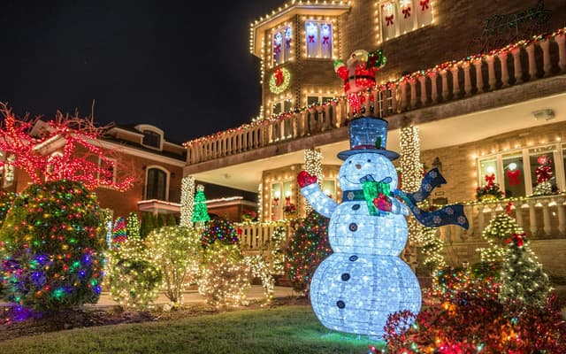 New York Dyker Heights Christmas Lights Bus Tour