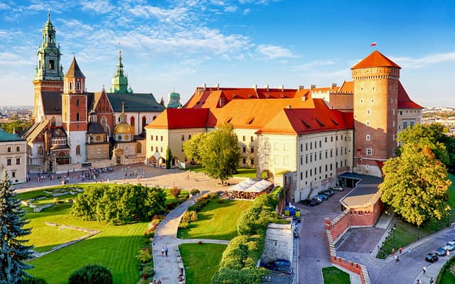 Wawel Castle Skip-the-Line Guided Tour with Optional Exhibitions