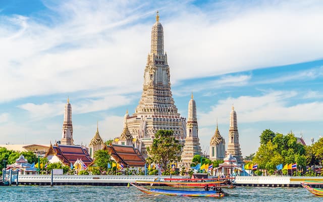 Bangkok Canal Tours – Chao Phraya River and Wat Arun Temple by Long Tail Boat