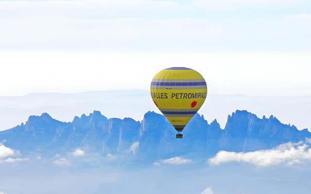 From Barcelona: Montserrat Day Trip & Hot Air Balloon Ride