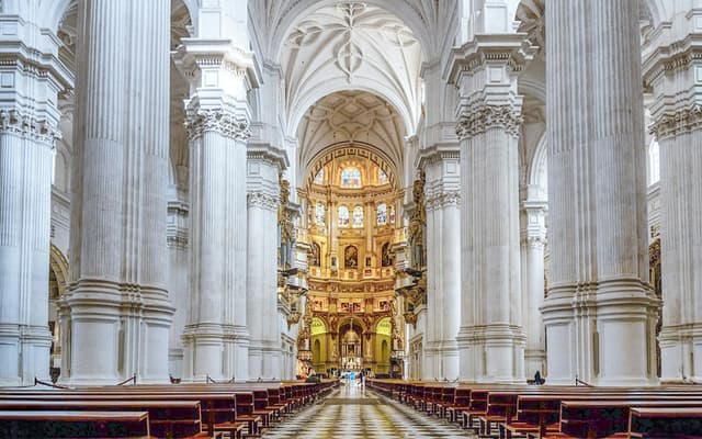 3-Hour Guided Tour of Granada: Cathedral, Royal Chapel & Silk Market