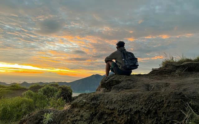 Mount Batur Sunrise Tour by Trek/Jeep with Natural Hot Springs, Luwak Coffee Tasting & Hotel Transfers


