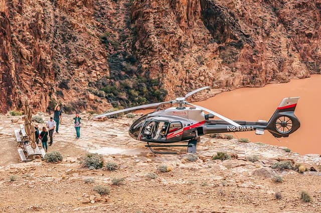 Grand Canyon West: Canyon Floor Landing Helicopter