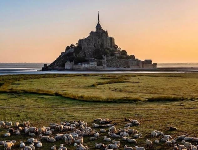 From Bayeux: Mont-Saint Michel Guided Tour