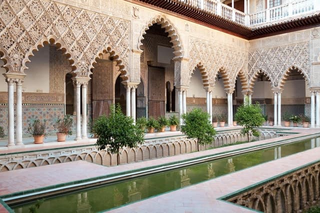 Seville: Alcázar, Cathedral & Giralda Fast Track Guided Tour