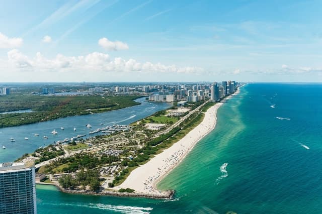 Helicopter Tour: Fort Lauderdale to Miami Beach