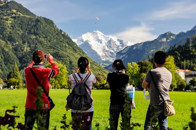 Zurich: Guided Tour Grindelwald, Interlaken & Lauterbrunnen