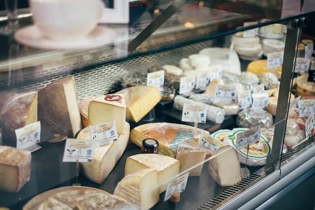Taste Edinburgh: The Ultimate Artisanal Cheese Crawl