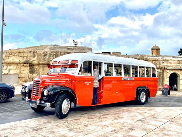 Valletta: Sunday Vintage Bus to Marsaxlokk