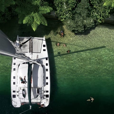 Lake Taupo: Luxury Sailing Catamaran to Māori Rock Carvings