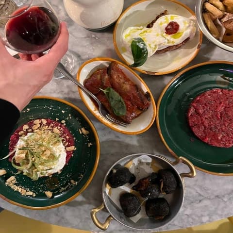 Milan: Downtown Food Tour of 7 Tastings with Risotto & Wine
