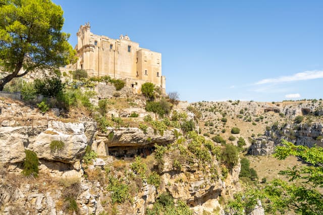 Matera: Sassi Tour with Cave House and Rupestrian Church