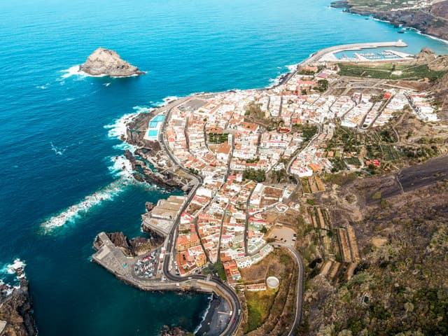 From Santa Cruz: Teide Volcano, Icod, & Garachico Tour