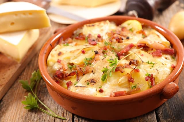 Annecy Small Group Food Tour with Local Full Meal