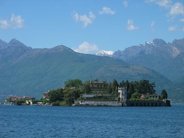From Milan: Stresa, Alps, & Lake Maggiore Full-Day Tour