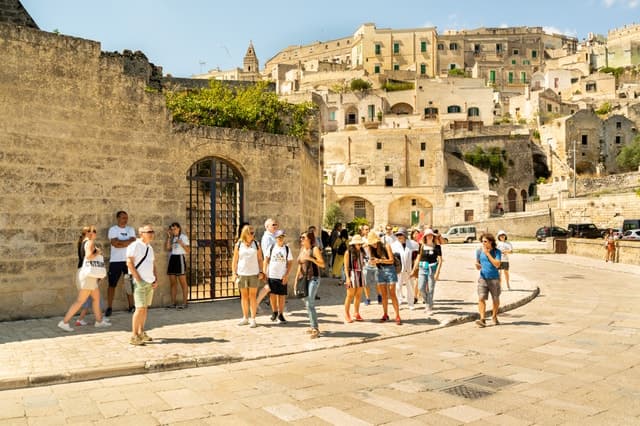 Matera: Sassi Tour with Cave House and Rupestrian Church