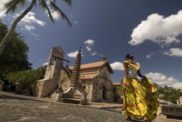 Altos de Chavón and Shopping in La Romana Day Tour