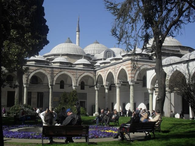 Half-Day Istanbul: Topkapi Palece Tour (Tickets Included)