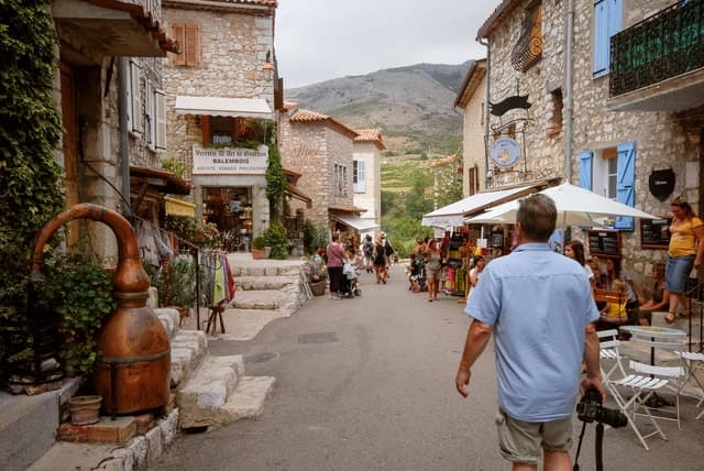 Grasse, Tourrettes-sur-Loup & Gourdon: Day with Wine Tasting