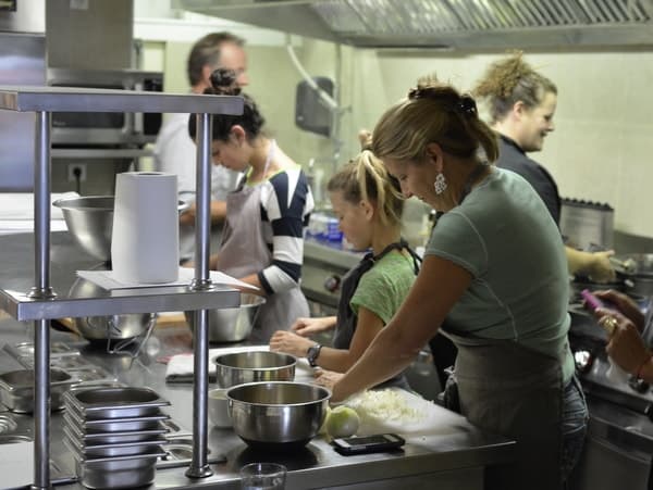 Paris: Full-Day Cooking Class, Market Tour and Lunch