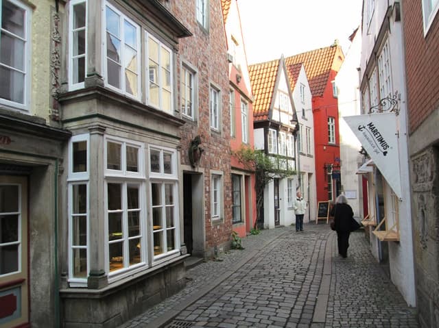 Bremen: Walking Tour of Historic Schnoor District
