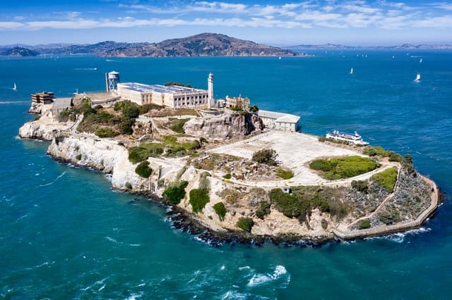 San Francisco: Alcatraz Island & 48-Hour Hop-On Hop-Off Tour