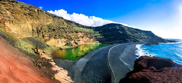 Lanzarote: Guided Day Trip to Timanfaya Park & Lago Verde