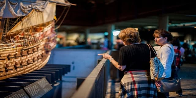 Stockholm: Old Town & Vasa Museum Skip-the-Line Private Tour
