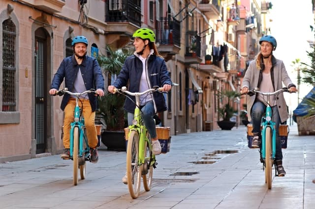 Barcelona: E-Bike Tour with Montjuïc Castle & Best Views