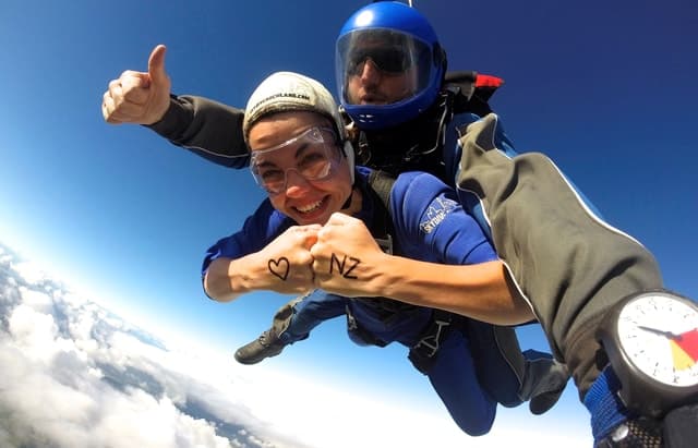 Auckland: Tandem Skydive from 13,000, 16,000, or 18,000 Feet