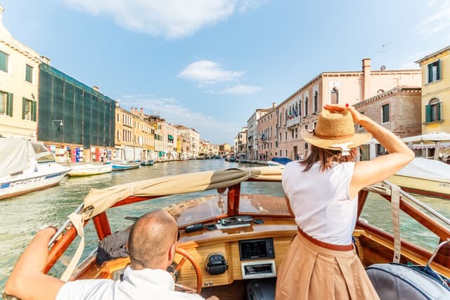 Venice: Grand Canal Private Boat Trip