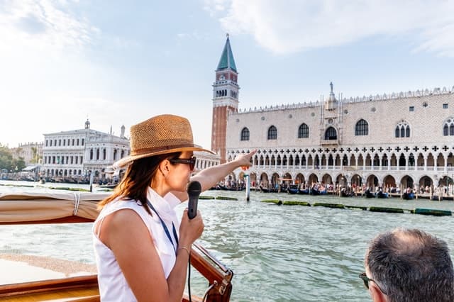 Venice: Grand Canal Private Boat Trip