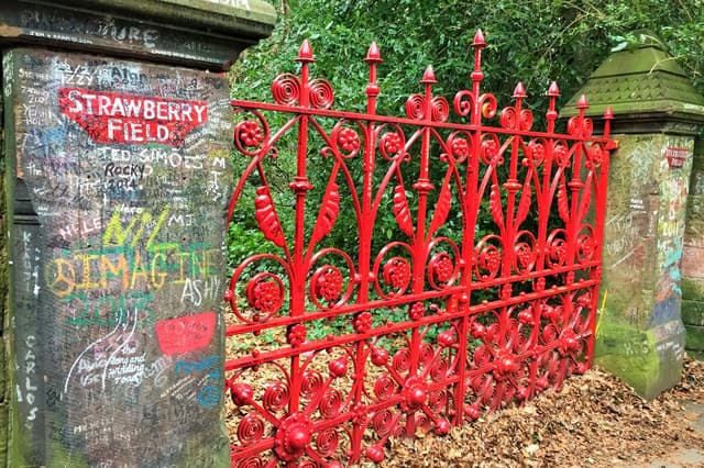 Liverpool: Private 3-Hour Beatles Classic Tour by Taxi