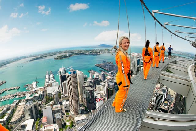 Auckland: Sky Tower SkyWalk - 192m High Edge Walk