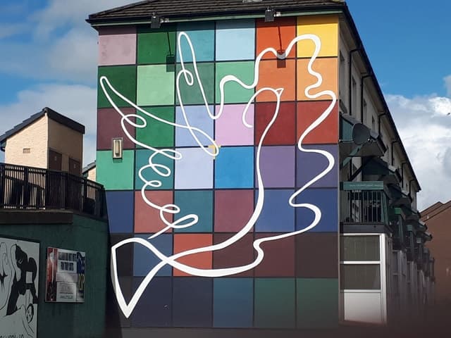 Derry: Bloody Sunday and Bogside Murals Walking Tour