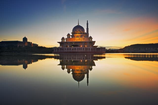 Kuala Lumpur, Putrajaya & Batu Caves Tour
