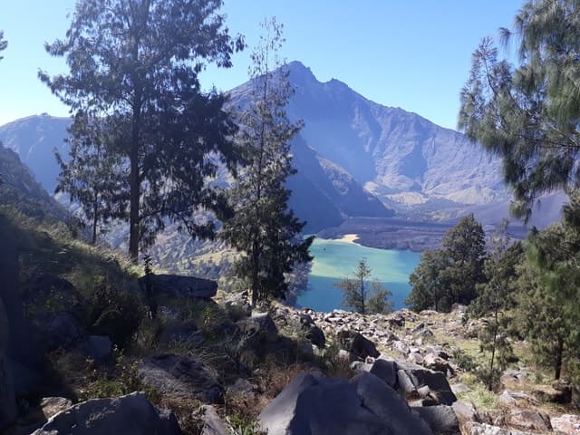 Mount Rinjani Trekking 3D/2N Lake,Host Spring Full Experiece