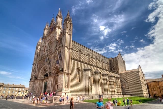 Best Orvieto Walking Tours: Explore Italy's Hilltop Gem