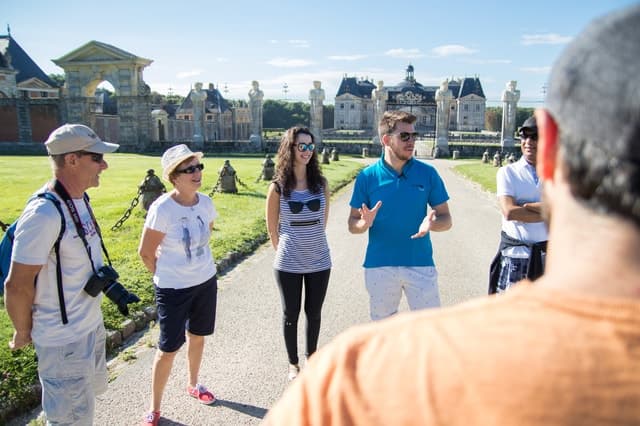 From Paris: Chateau de Fontainebleau & Vaux-Le-Vicomte Tour