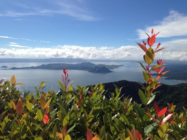 Unforgettable Taal Volcano Boat Tours & Manila Escapes