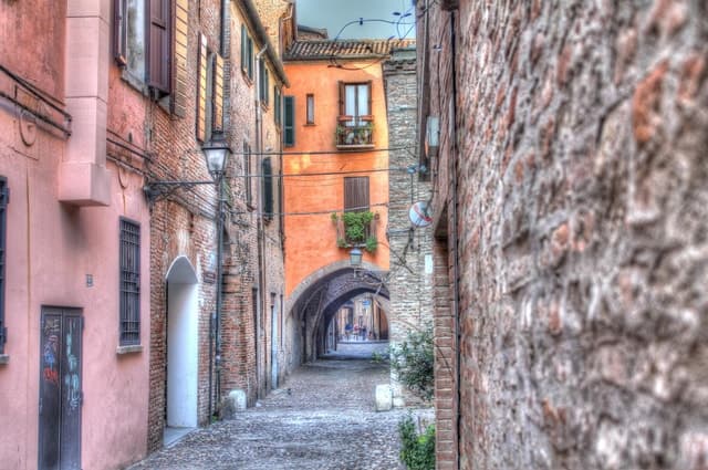 Ferrara: 2-Hour City Center Walking Tour