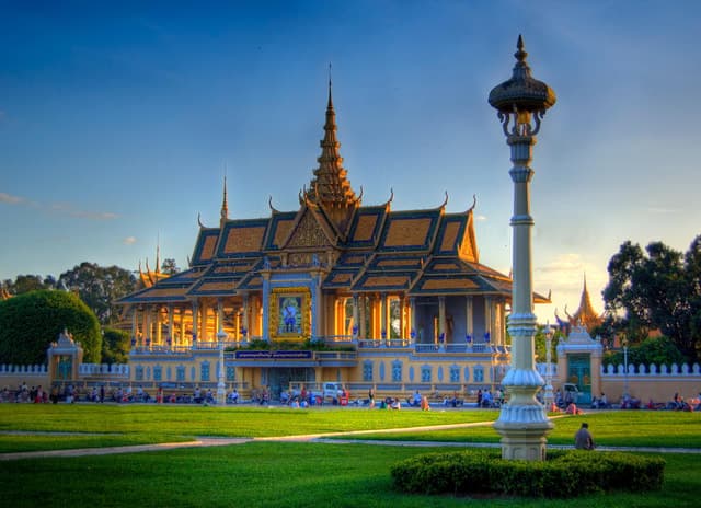 Phnom Penh Small Group City Tour
