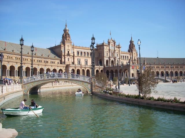 From Granada: Cathedral of Seville & Giralda Day Trip