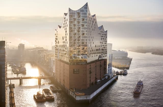 Hamburg: Elbphilharmonie Plaza Guided Tour with Entry Ticket