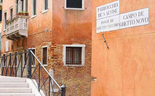 Venice: Jewish Ghetto Walking Tour with Synagogue Visits
