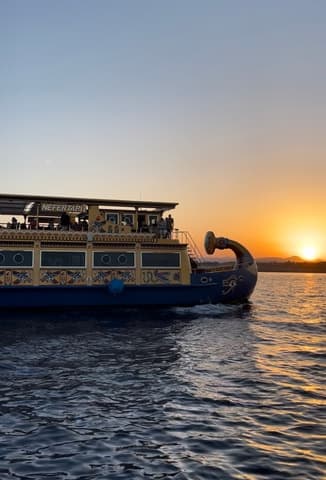 Marsa Alam: Nefertari Sunset Turtle Bay Cruise with Dinner