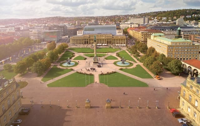 Stuttgart: Private Guided Circular City Walk